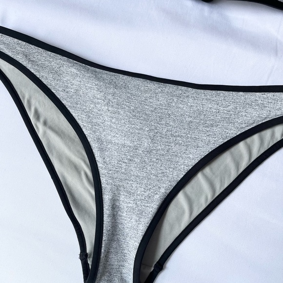 H&M | 2-Piece Triangle Swim Set in Grey w/ Black Outline - Picture 5 of 7